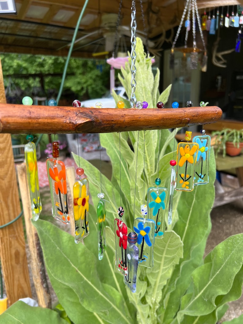 🌿 Colorful Fused Glass Floral Hangers – Unique Outdoor Accent