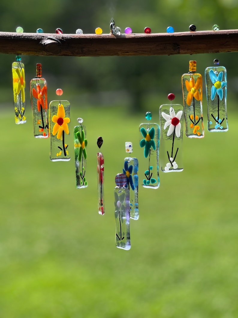 🌿 Colorful Fused Glass Floral Hangers – Unique Outdoor Accent