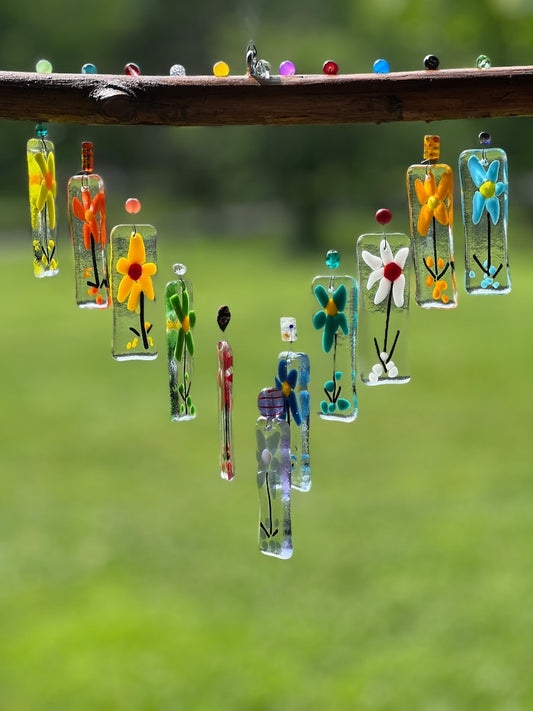 🌿 Colorful Fused Glass Floral Hangers – Unique Outdoor Accent