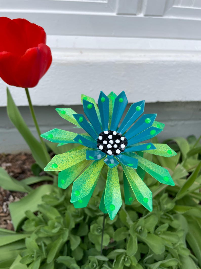 The Perfect Winter Garden Addition – Metal Flower Art